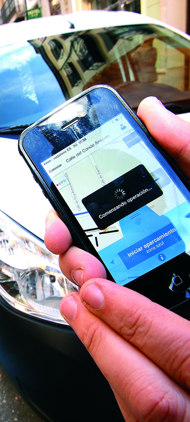 La aplicación informa de las plazas libres que hay en la zona azul.  J. Tajes